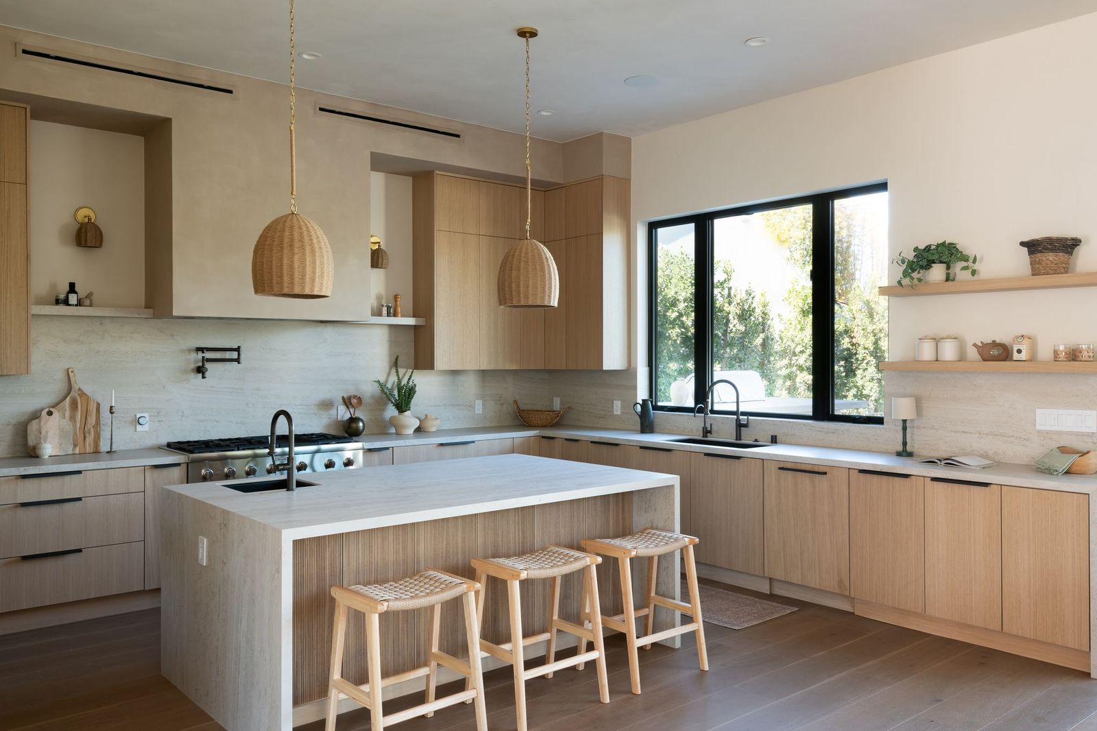 Warm wood kitchen remodeled by Thynk